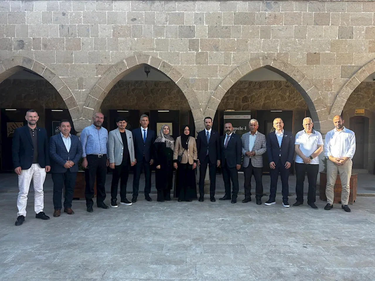 ‘Besmele-i Şerif’ temalı hat sergisi, Kültür Yolu Festivali kapsamında Van'da açıldı