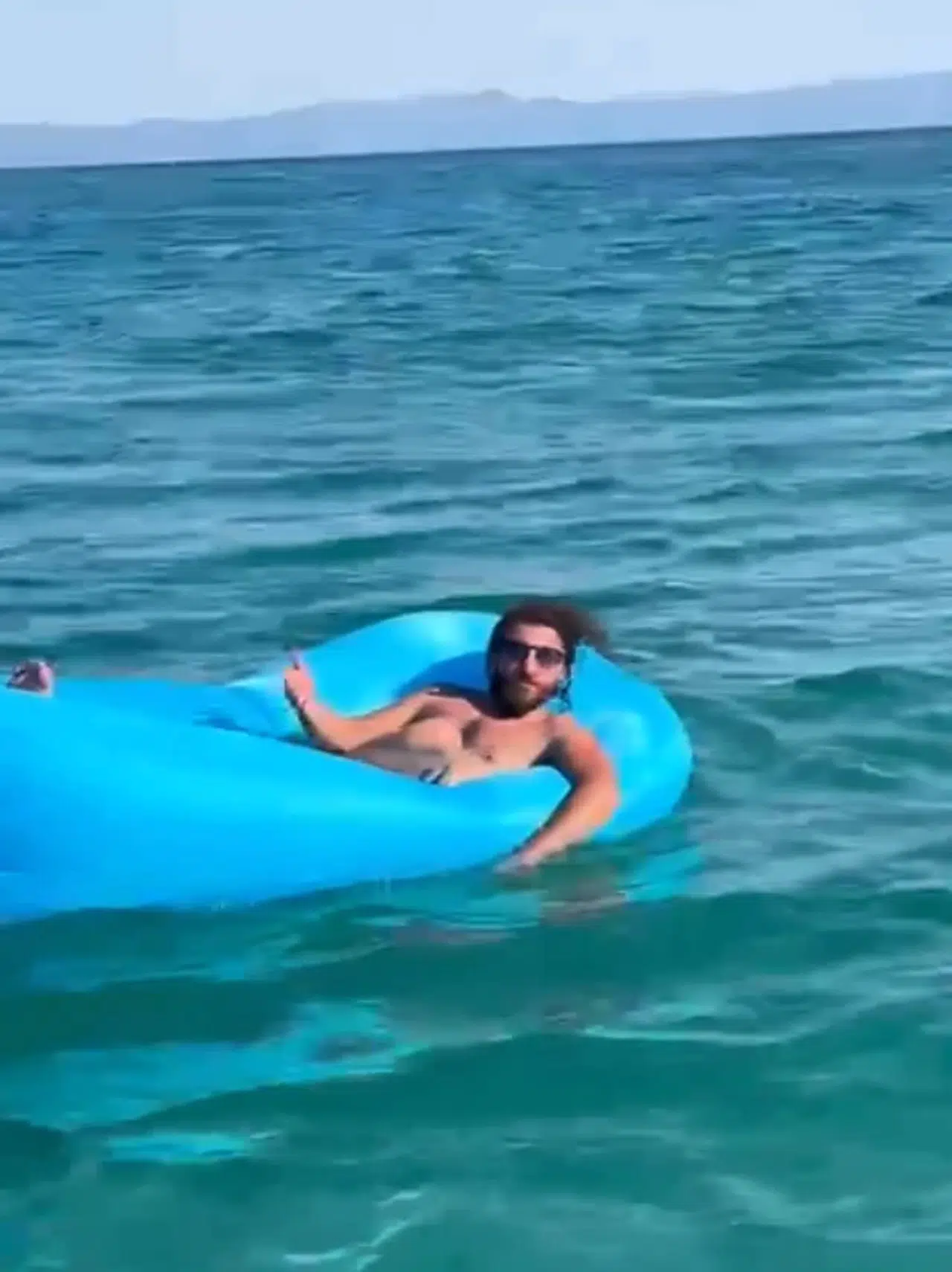 Saros’ta deniz yatağında uyuyakaldı, 2 mil açıkta kurtarıldı