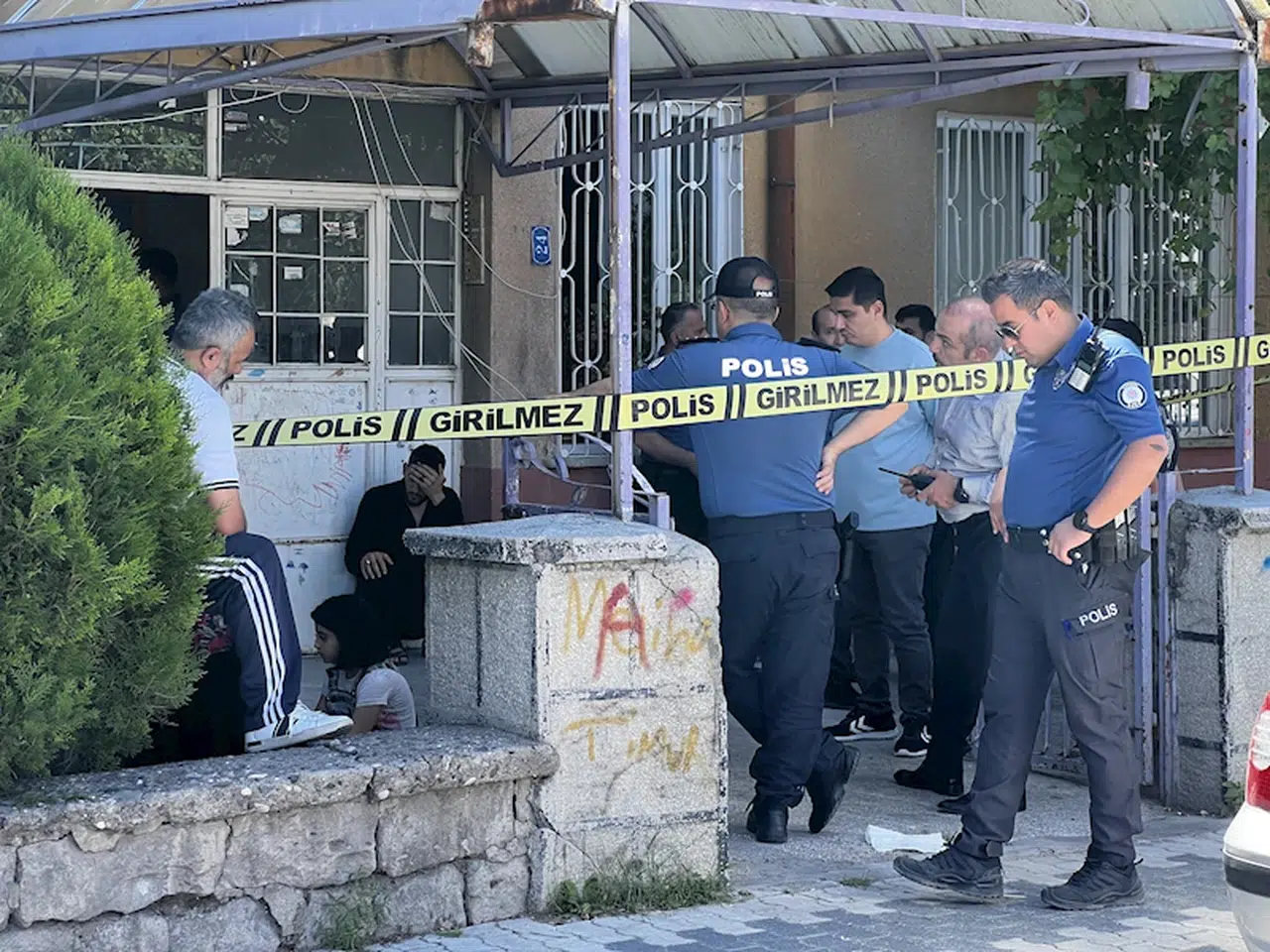 Evinde cesedi bulunan Cüneyt'i, 5 yaşındaki oğlu tabancayla oynarken vurmuş