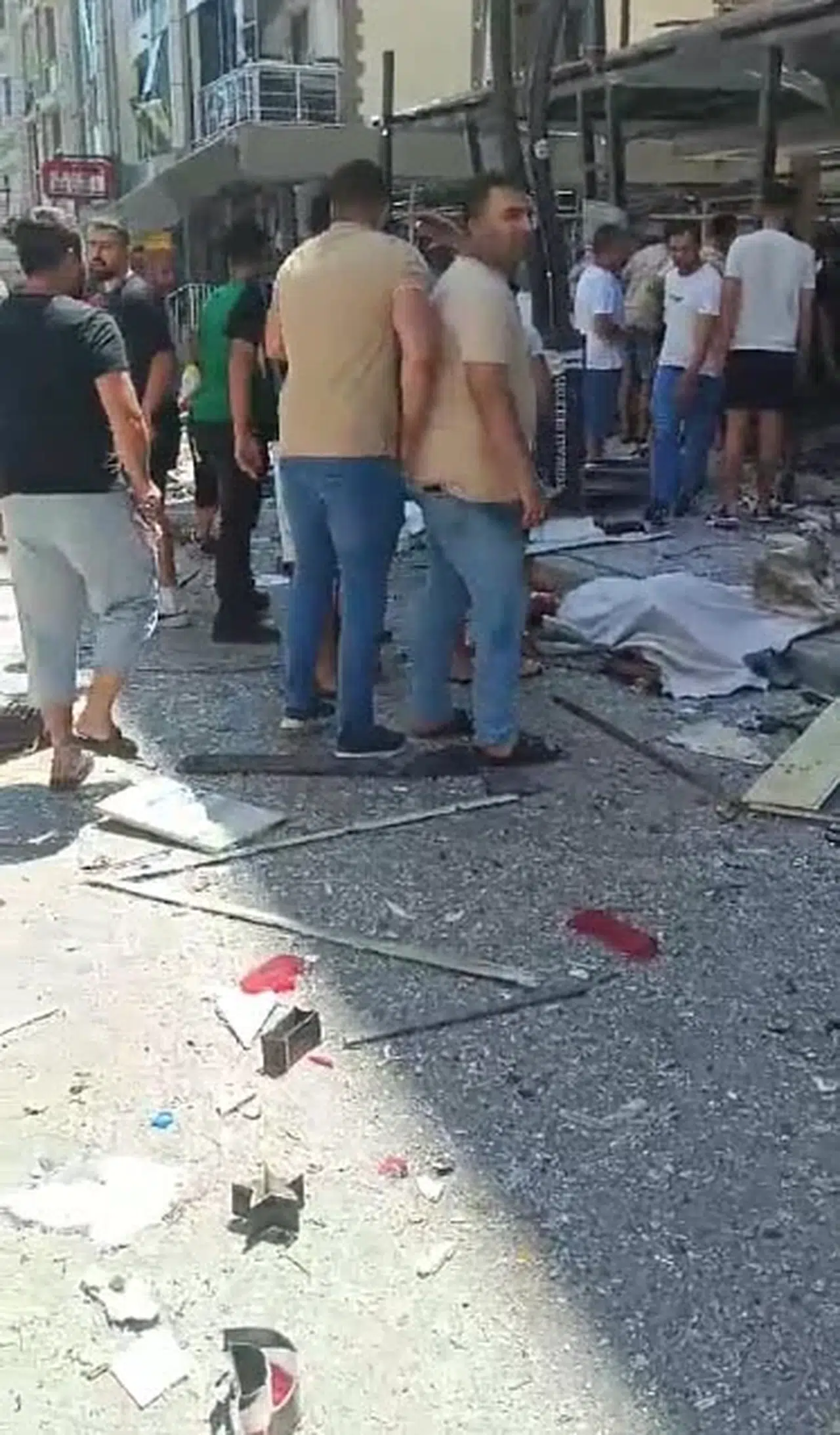 İzmir'de şırdancıda patlama: 5 ölü, 63 yaralı (9)