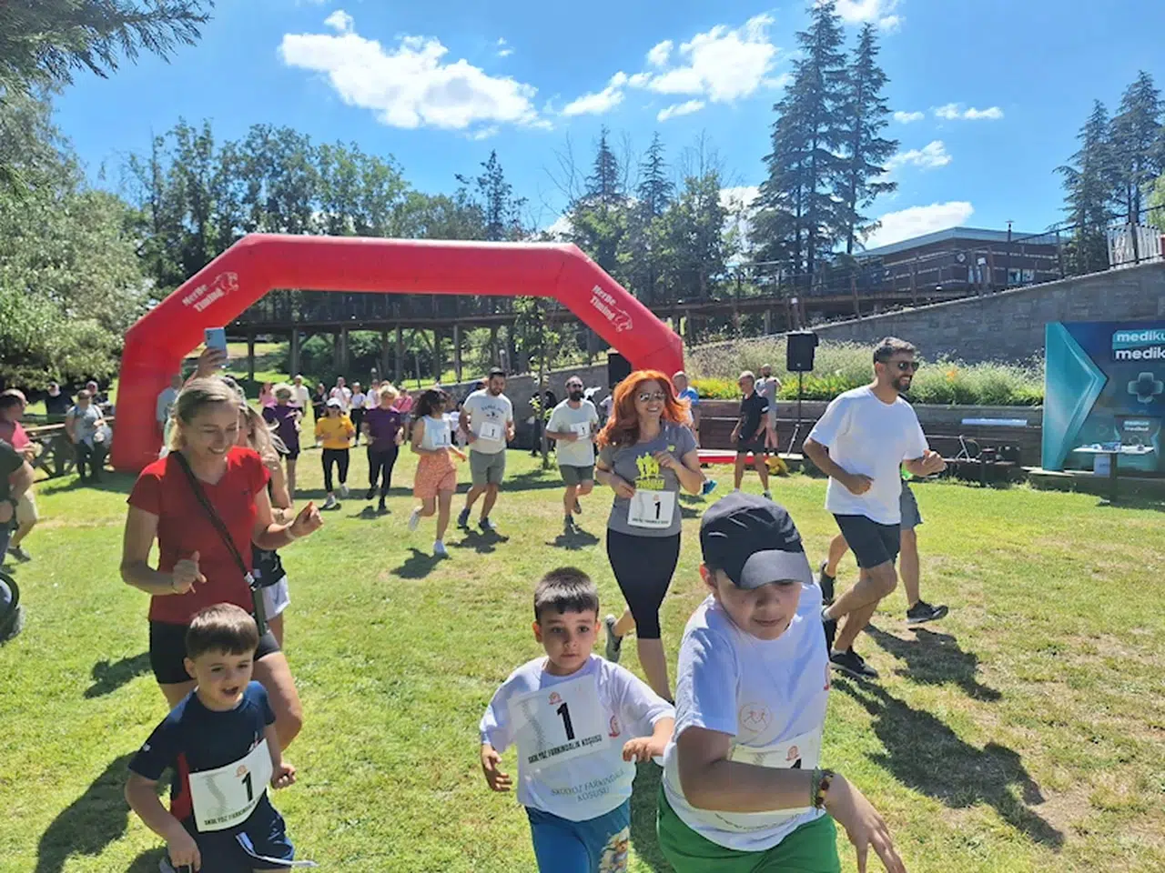 Ankara'da skolyozlu çocuklar farkındalık için koştu