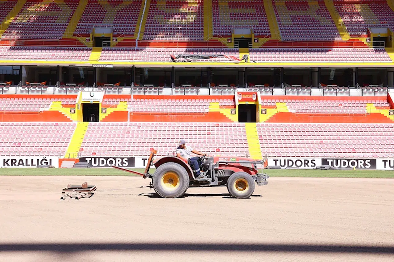 RHG Enertürk Enerji Stadyumu’nda, çim serim çalışması başladı