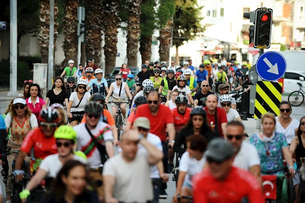 Karşıyaka'da pedallar ' Dünya Bisiklet Günü' için çevrildi