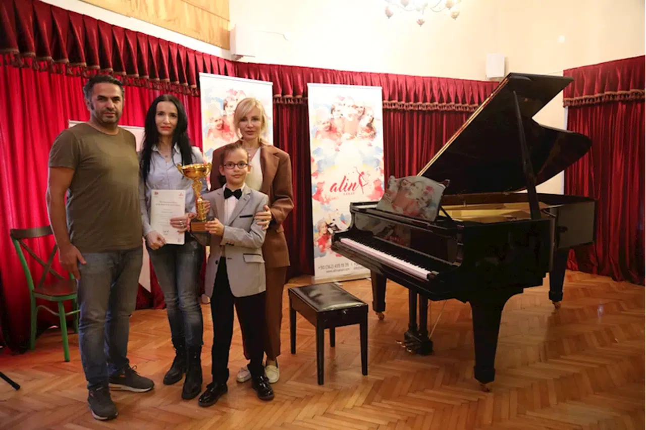 "Mutlak kulak" Yusufhan, ünlü bir piyanist olmak istiyor