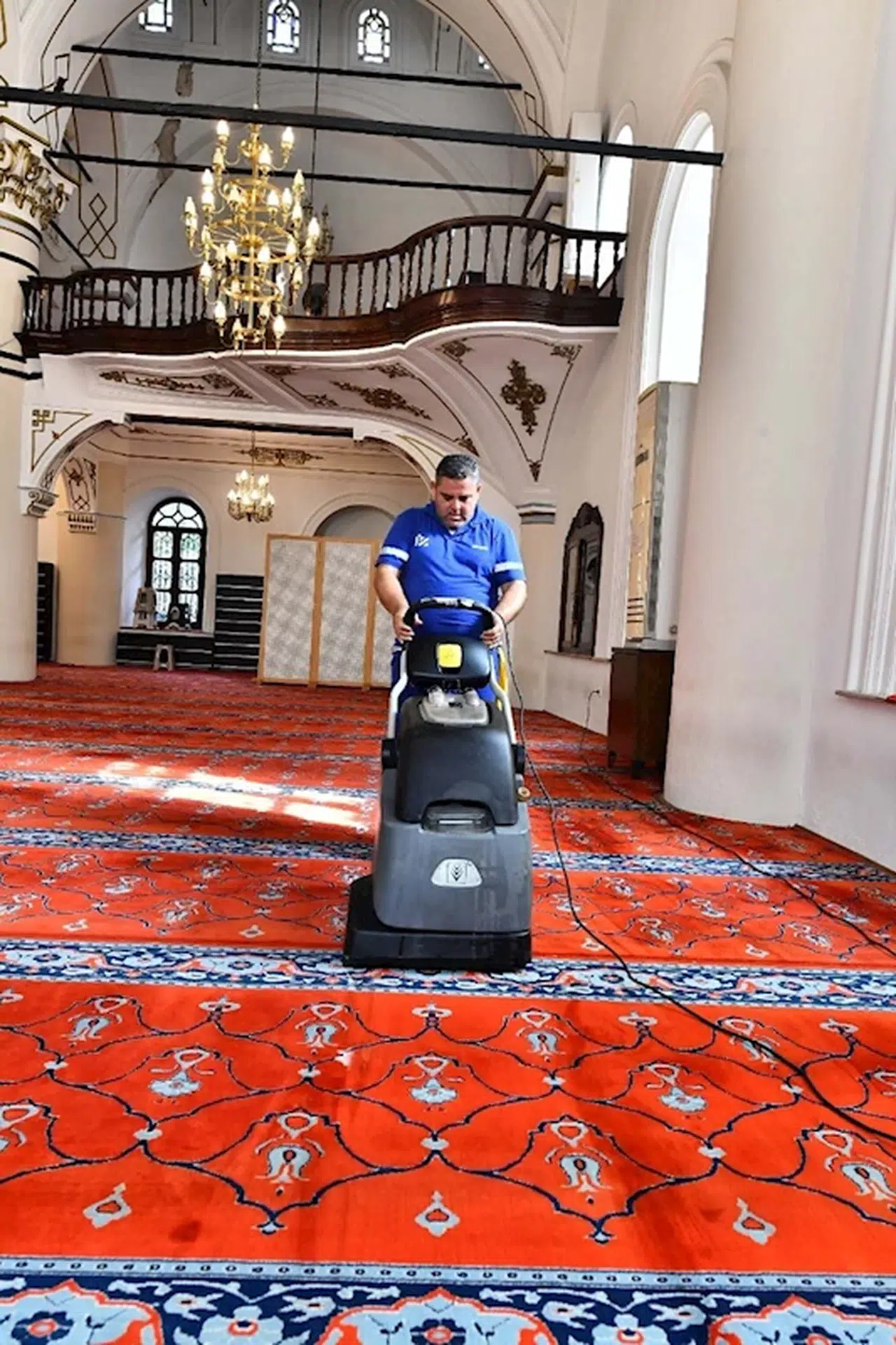 İzmir'in ibadethanelerinde bayram temizliği