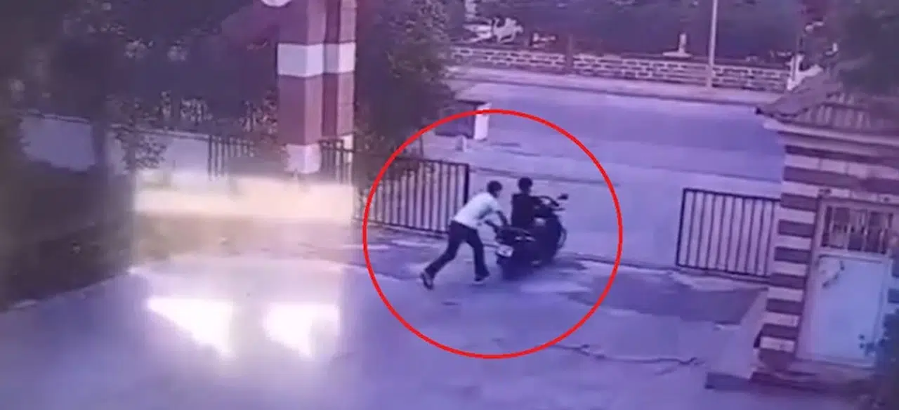 Diyarbakır’da site bahçesinden motosiklet hırsızlığı kamerada