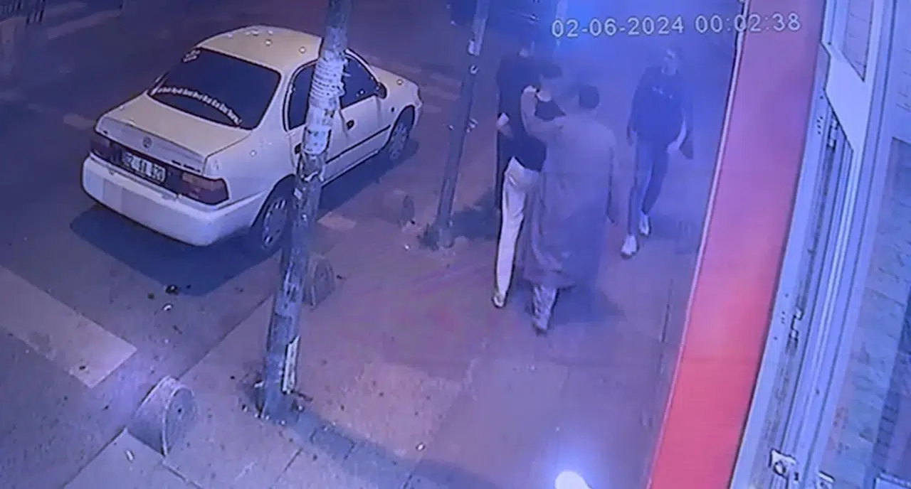 İstanbul- Sultangazi'de sokak ortasındaki tartışma kanlı bitti: 1 ölü 1 yaralı