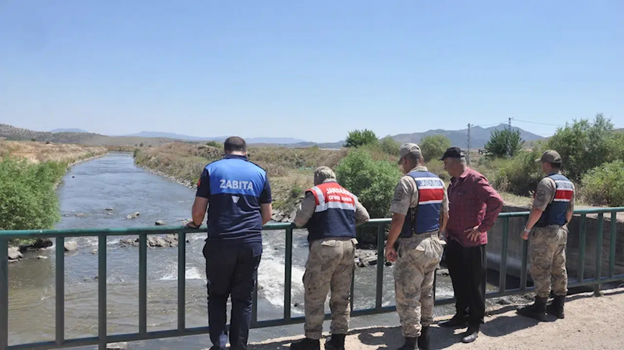 Balıkların öldüğü Karasu Çayı'nda inceleme
