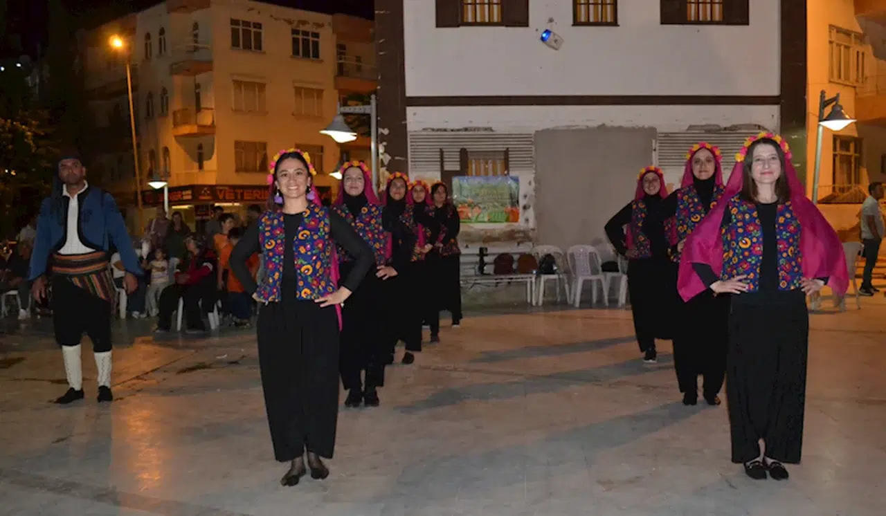 Korkuteli'de halk oyunları ve türkü gecesi