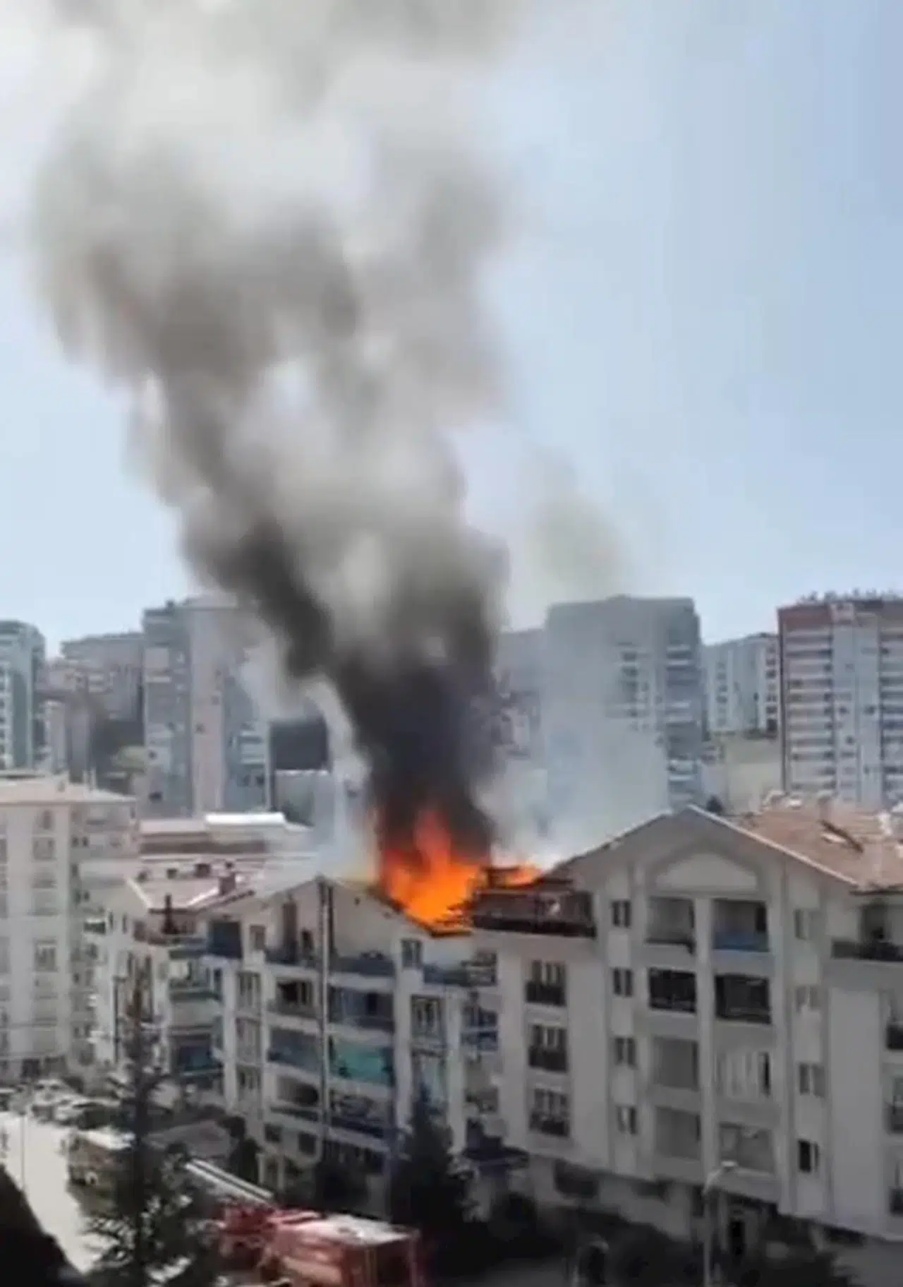 Ankara'da çatı yangını