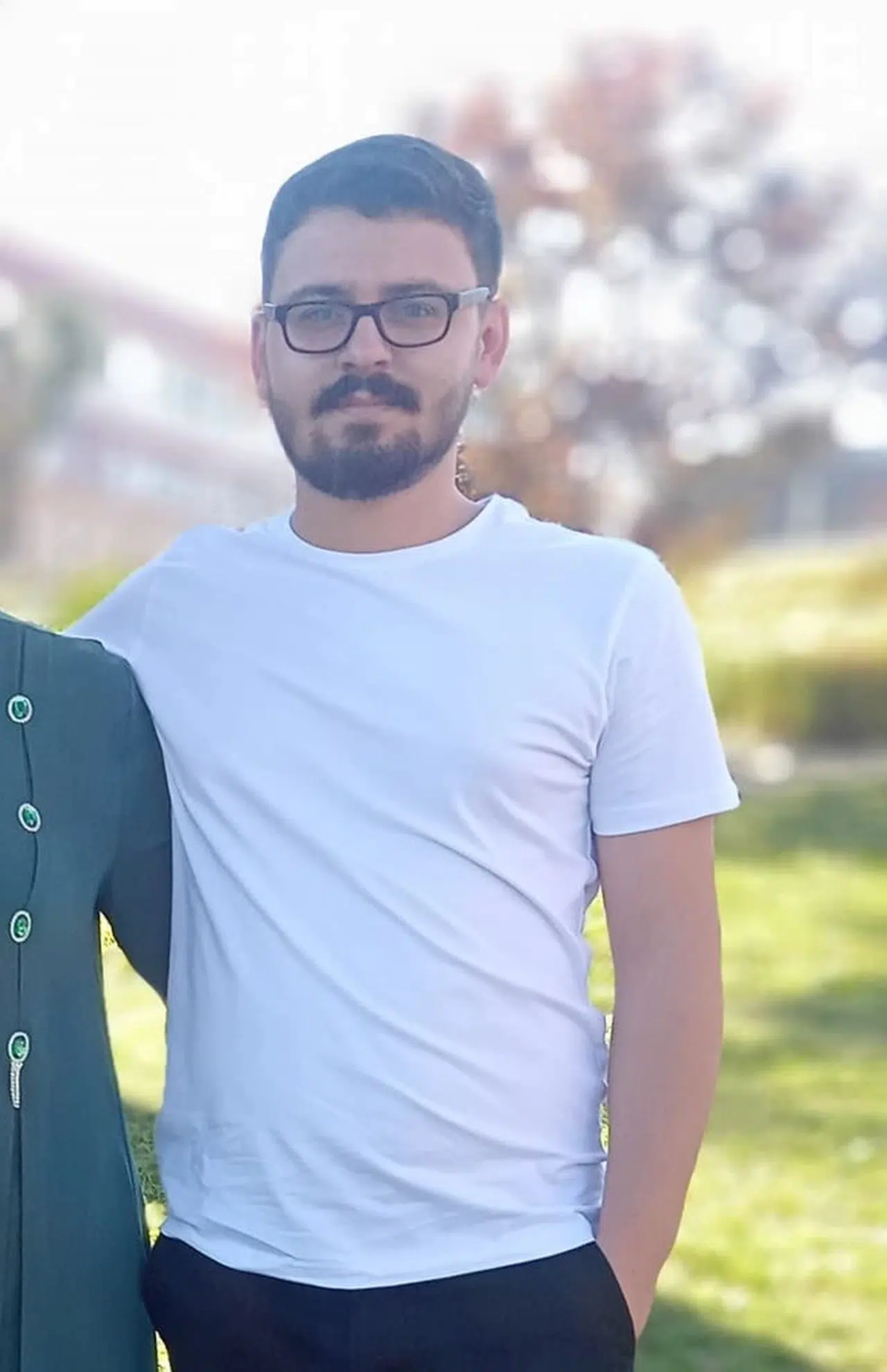 Otomobil, bariyerlere çarptı: 2 ölü