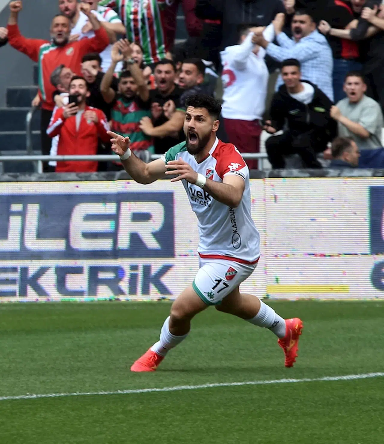 Karşıyaka'da Enes Nalbantoğlu kalacak