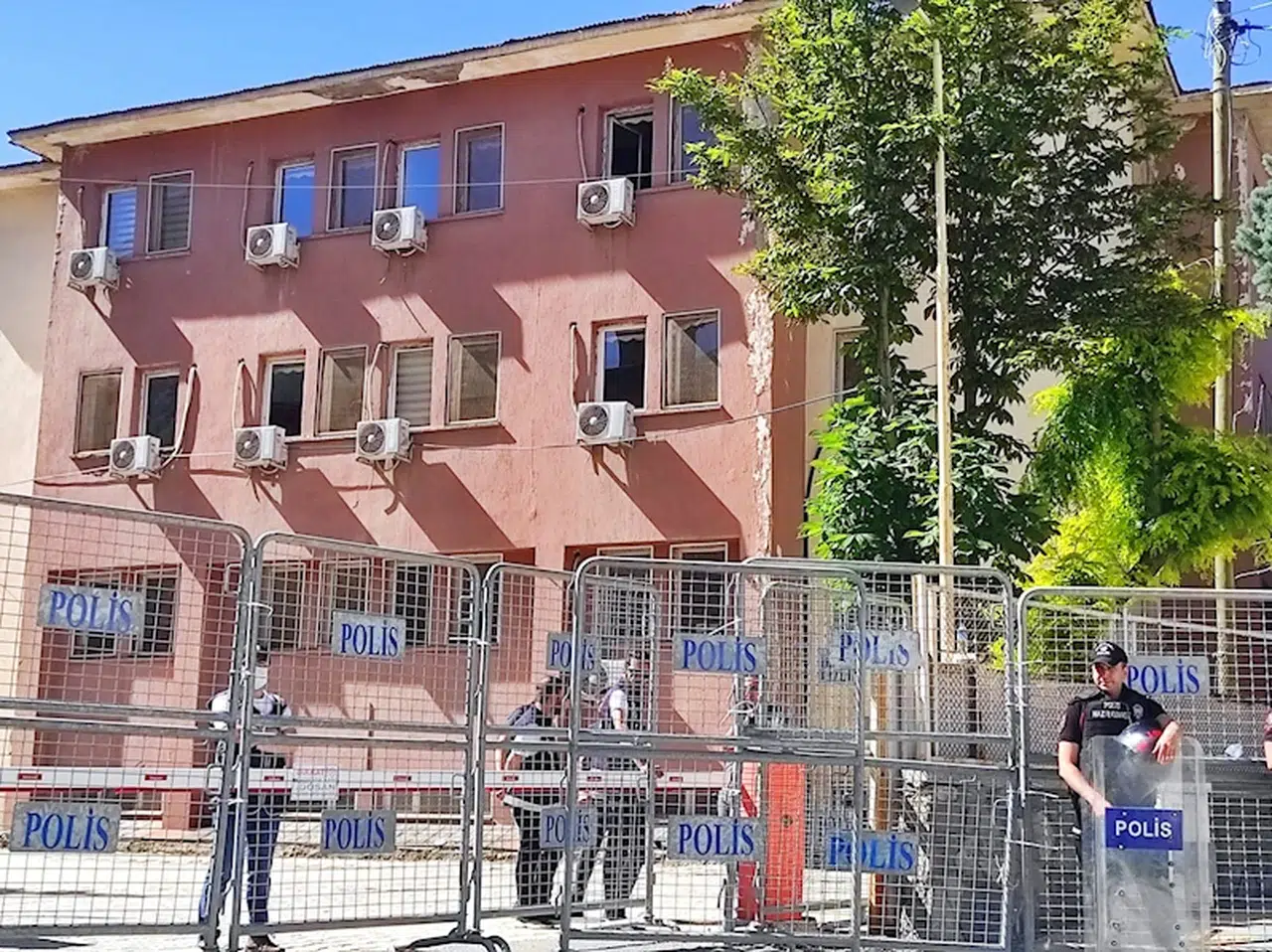 İçişleri Bakanlığı'nın görevden aldığı Akış, hakim karşısında