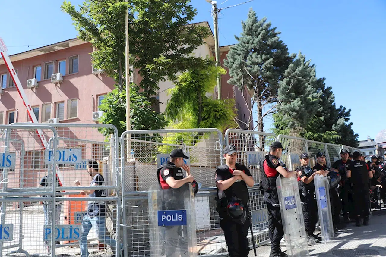 İçişleri Bakanlığı'nın görevden aldığı Akış, hakim karşısında (2)