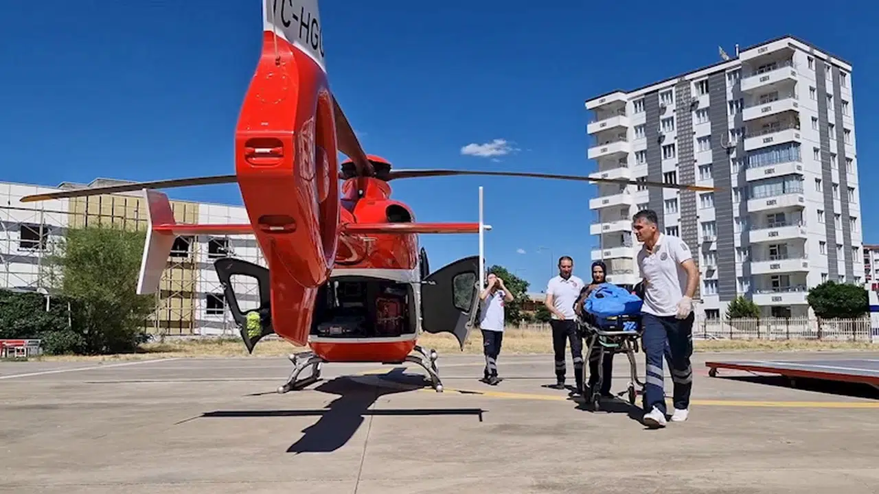 Ambulans helikopter, mezrada attan düşen yaralı için havalandı
