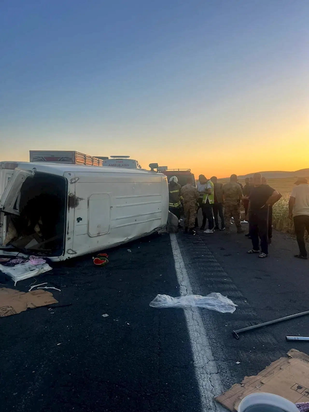 Mardin’de devrilen minibüsün sürücüsü yaralandı
