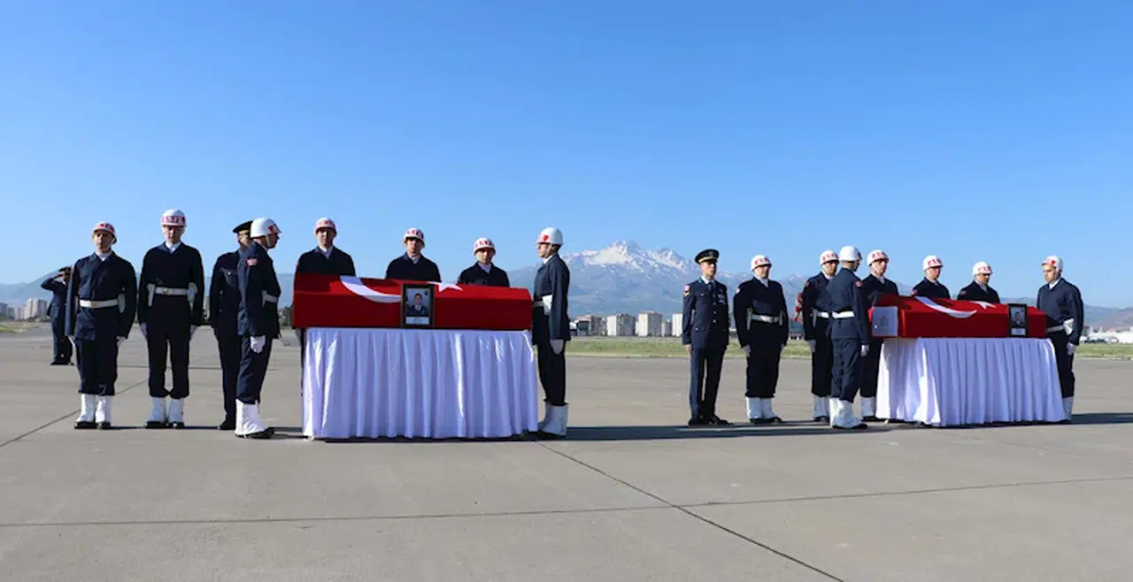 Kayseri'de düşen uçakta şehit olan 2 pilot için tören