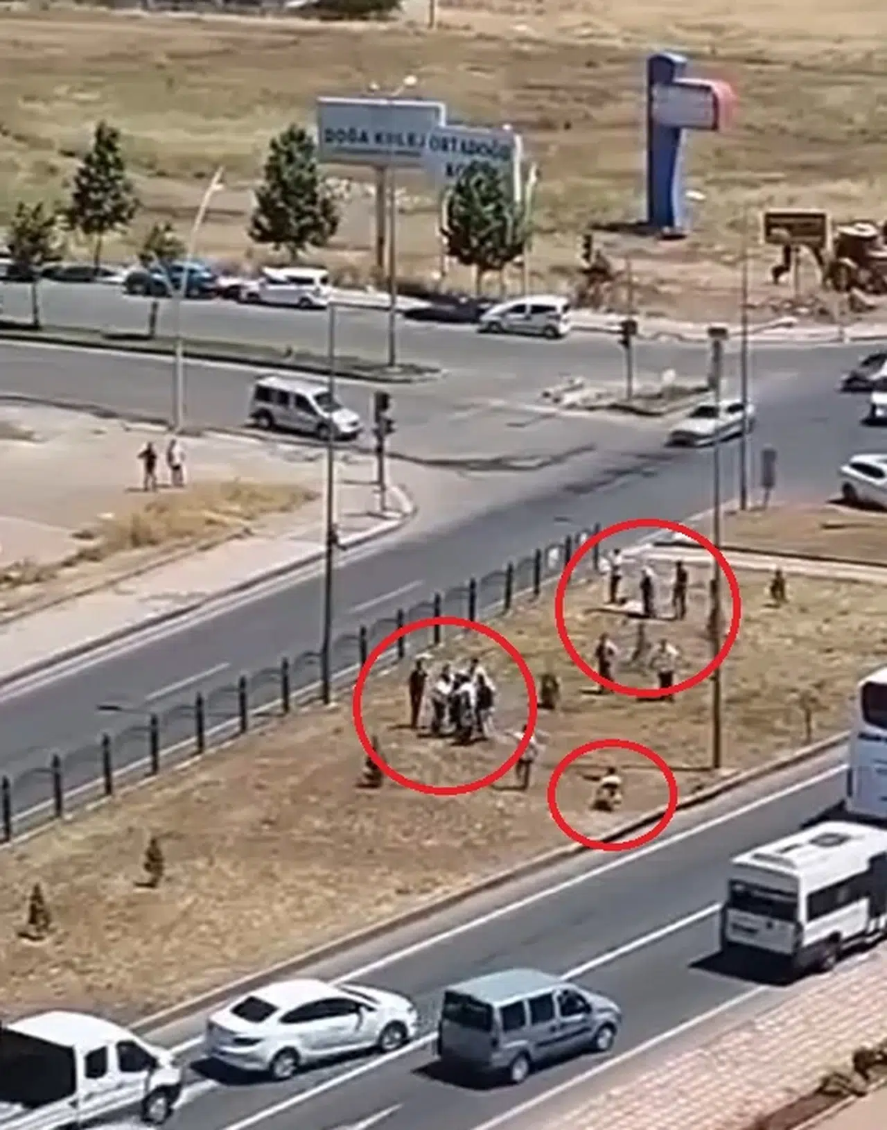 Diyarbakır'da 'yol verme' kavgası kamerada; 7 yaralı