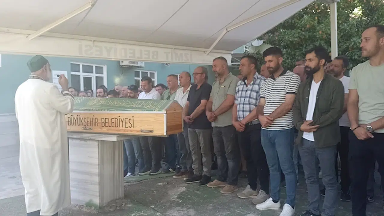 Gemi yangınında dumandan etkilenen personel öldü (2)