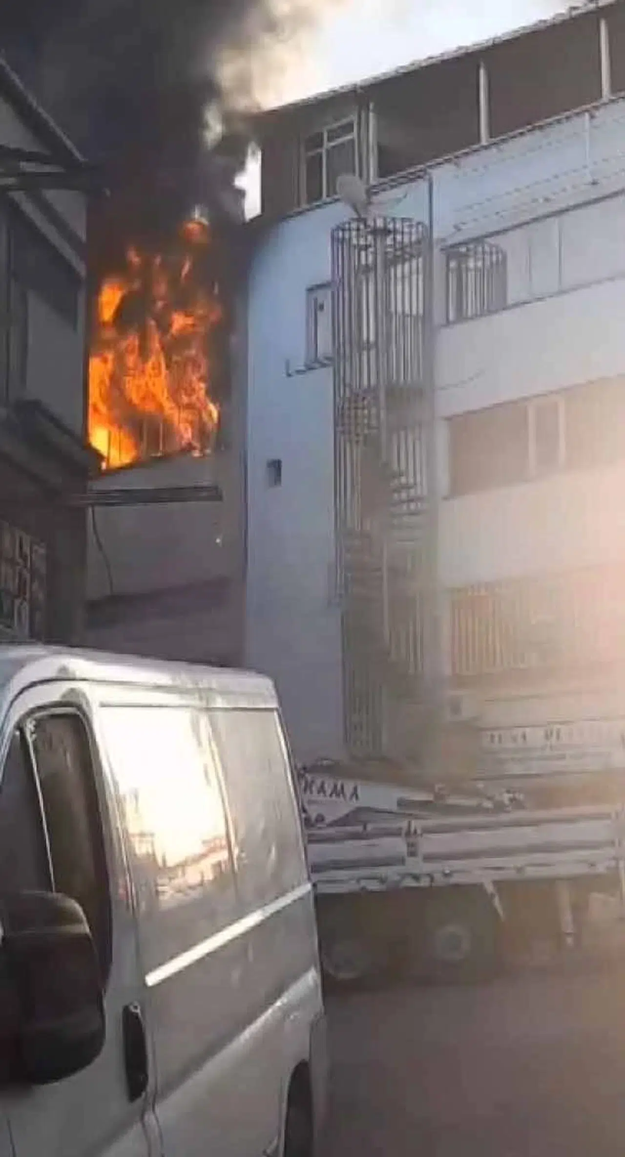 İstanbul - Bayrampaşa'da plastik imalathanesinde yangın