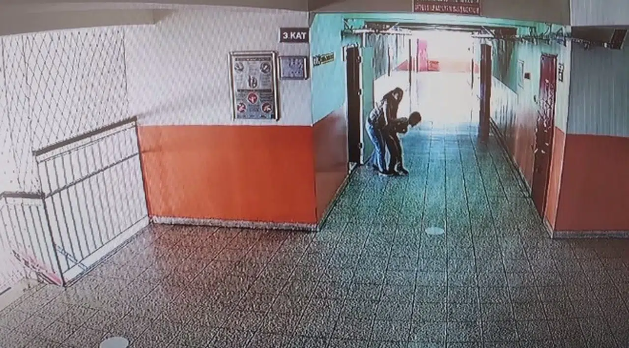 Boğazına sakız takılan öğrenciyi, öğretmeni 'Heimlich' manevrasıyla kurtardı