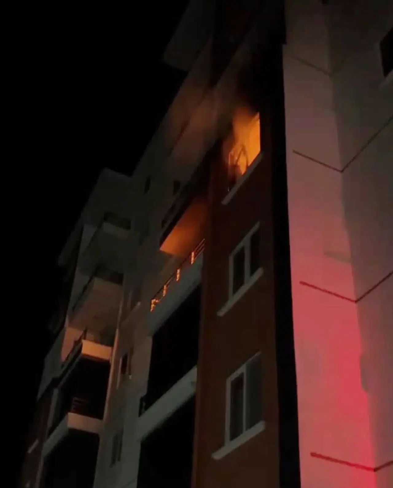 Eşiyle tartıştı, evi ateşe verdi 