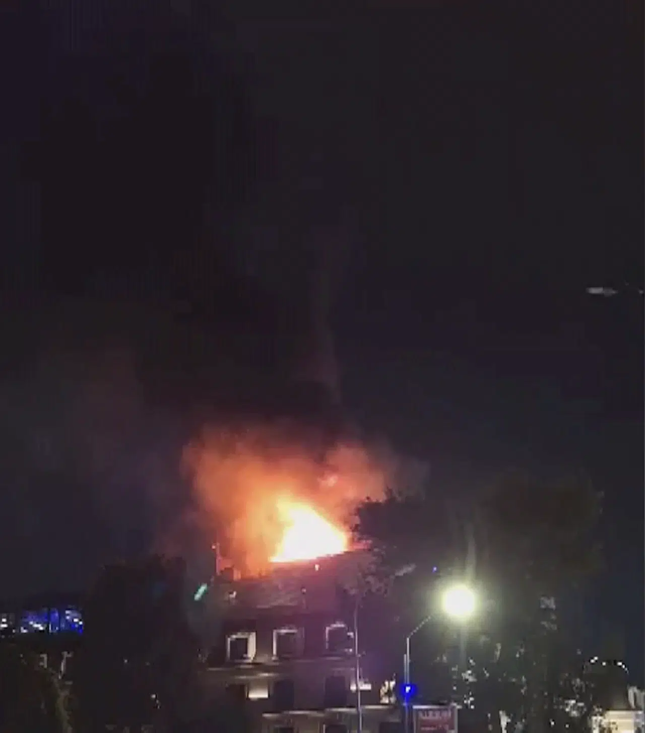 İstanbul- Bağdat Caddesi'nde otelde yangın çıktı -1 