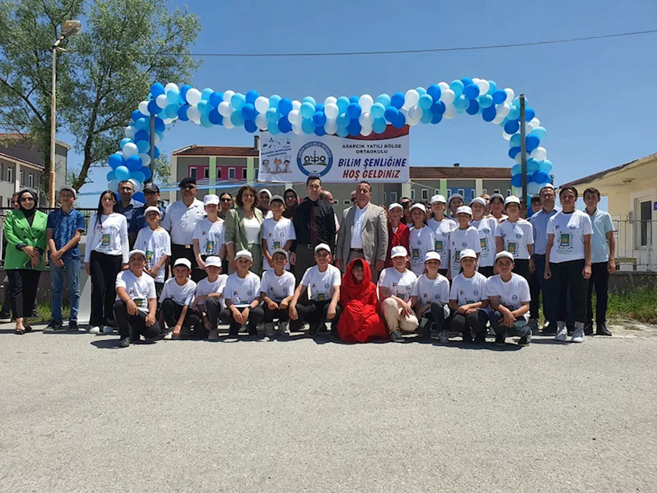 Asarcık Yatılı Bölge Ortaokulu'nda TÜBİTAK 4006 Bilim Fuarı açıldı