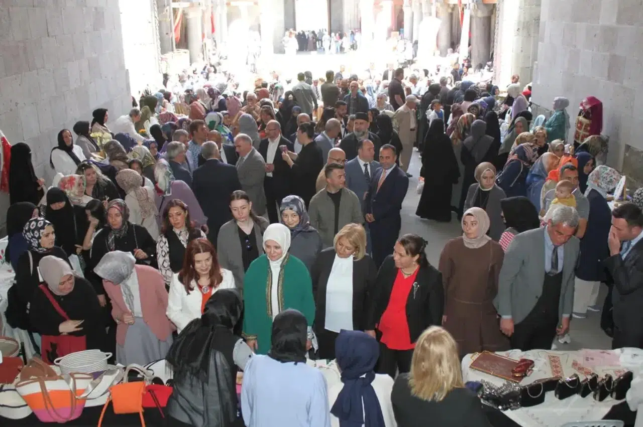 Erzurum'da Çifte Minareli Medrese’de Hayat Boyu Öğrenme Haftası Coşkusu