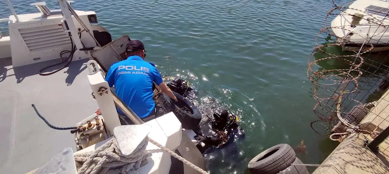  Tekirdağ'da denizden çıkarılan atıklar sergilendi