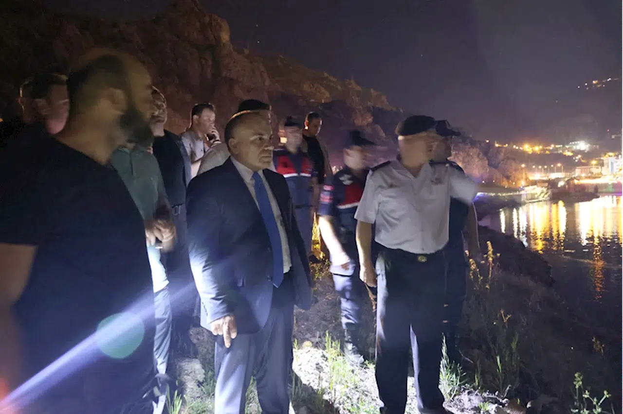 Artvin'de alabora olan tekneden göle düşen 5 kişiden 1'i öldü