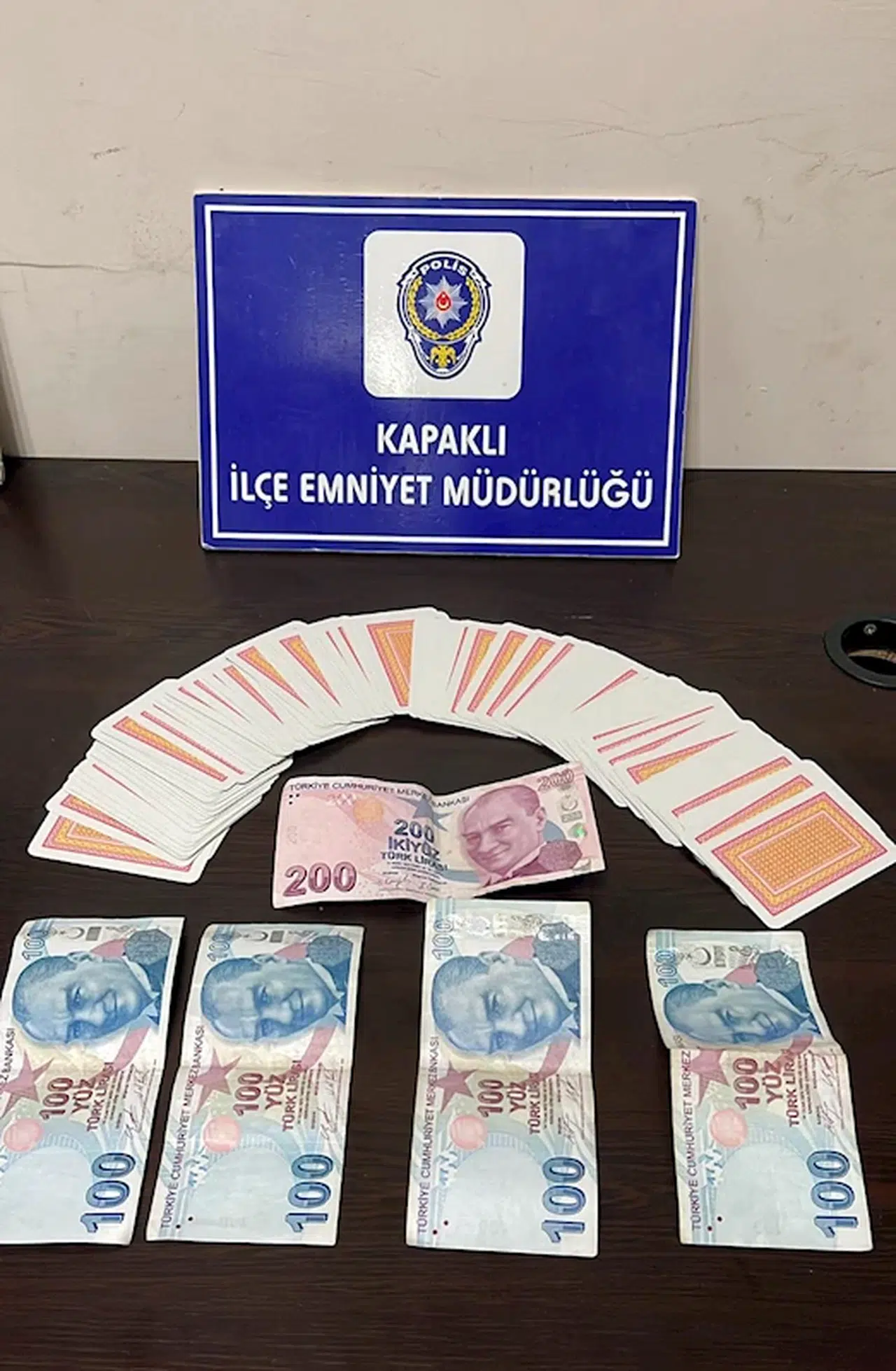  Kapaklı'da kumar oynayan 4 kişiye 25 bin 700 lira ceza uygulandı