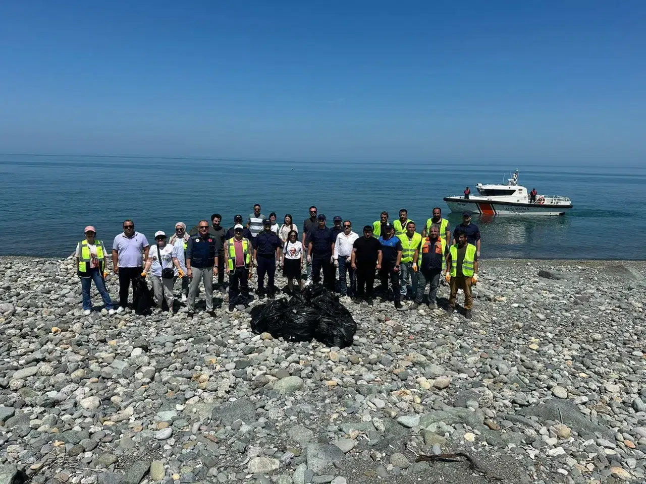 Arhavi'de Türkiye Çevre Haftası'na Özel Çöp Toplama Etkinliği