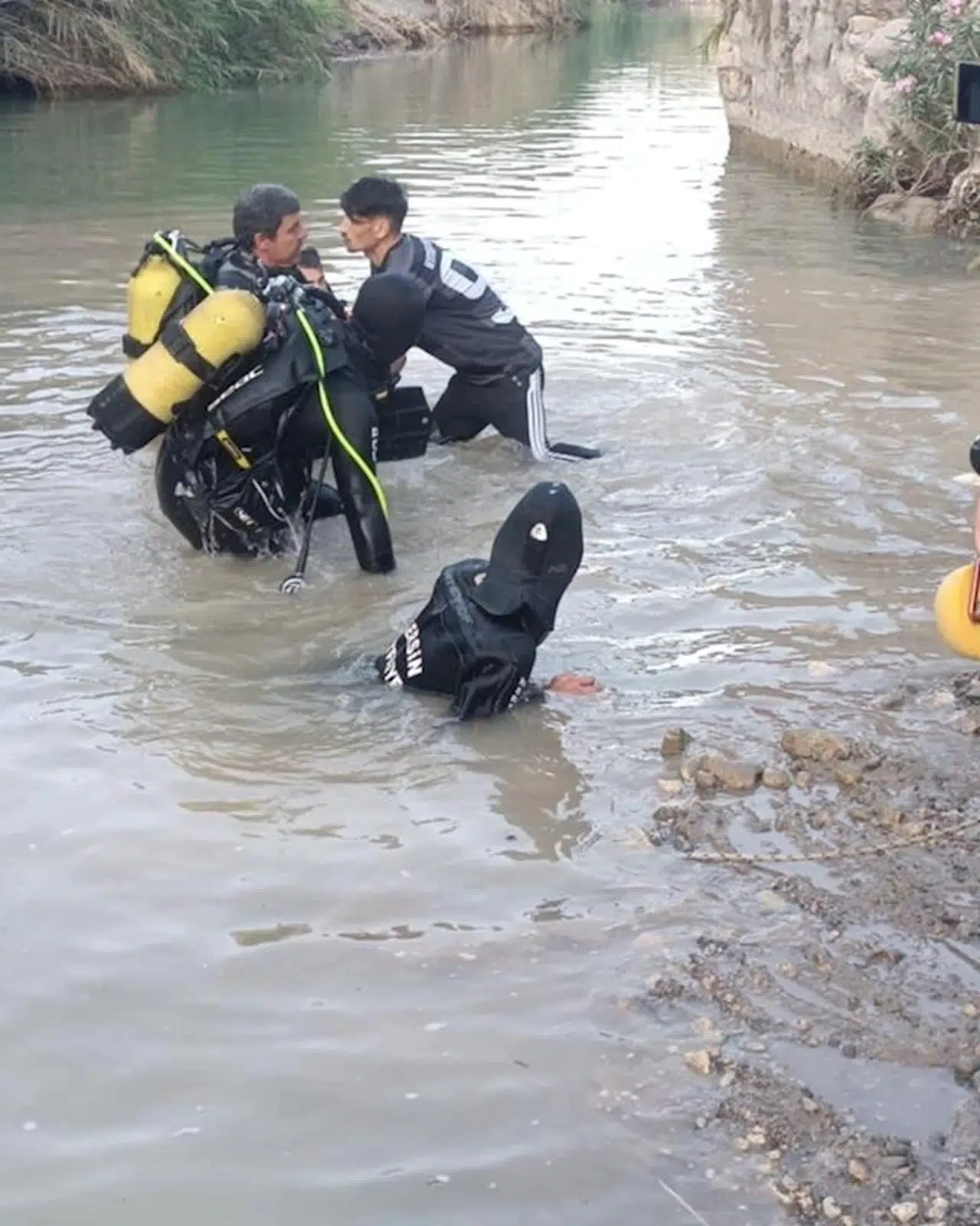 Mersin'de sıcak havadan bunalıp dereye giren Emine, boğuldu