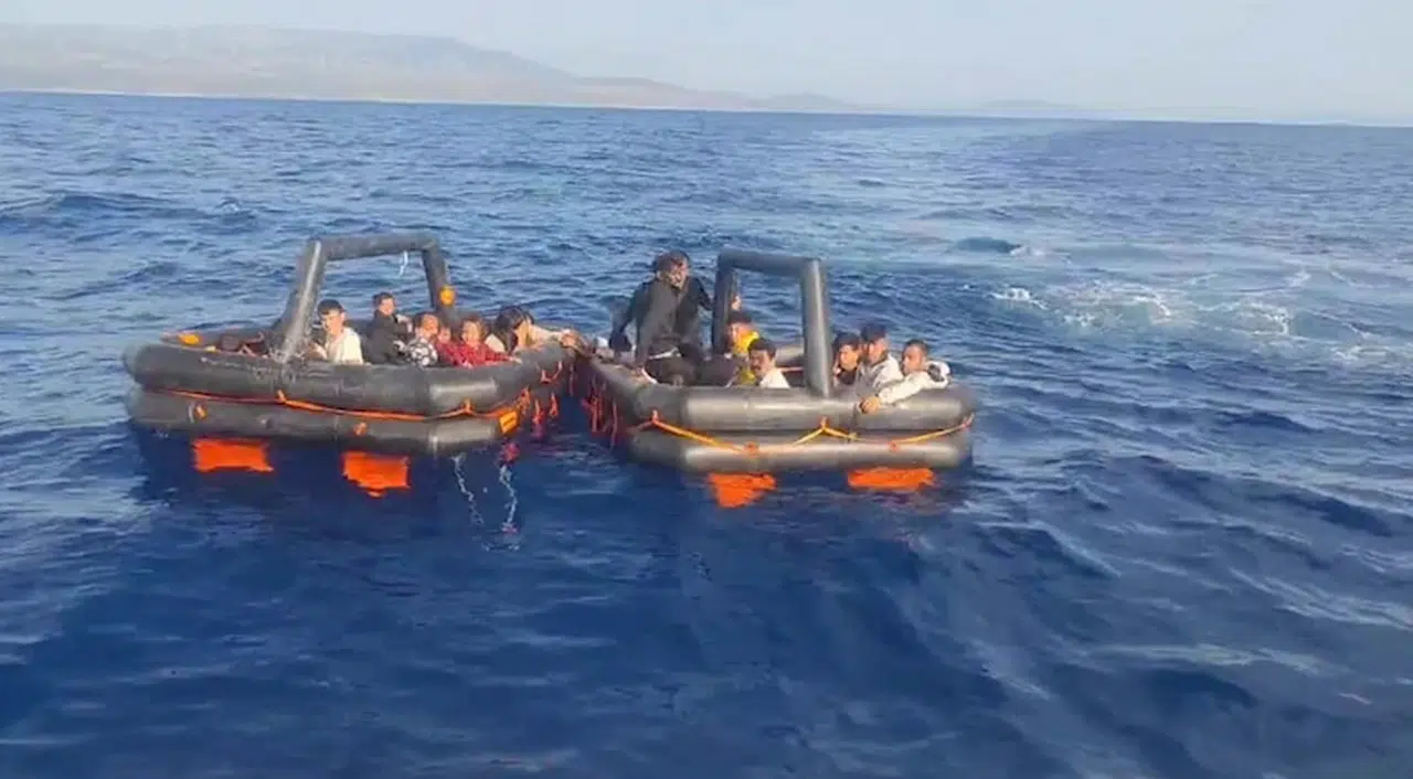 İzmir'de 70 kaçak göçmeni Sahil Güvenlik kurtardı