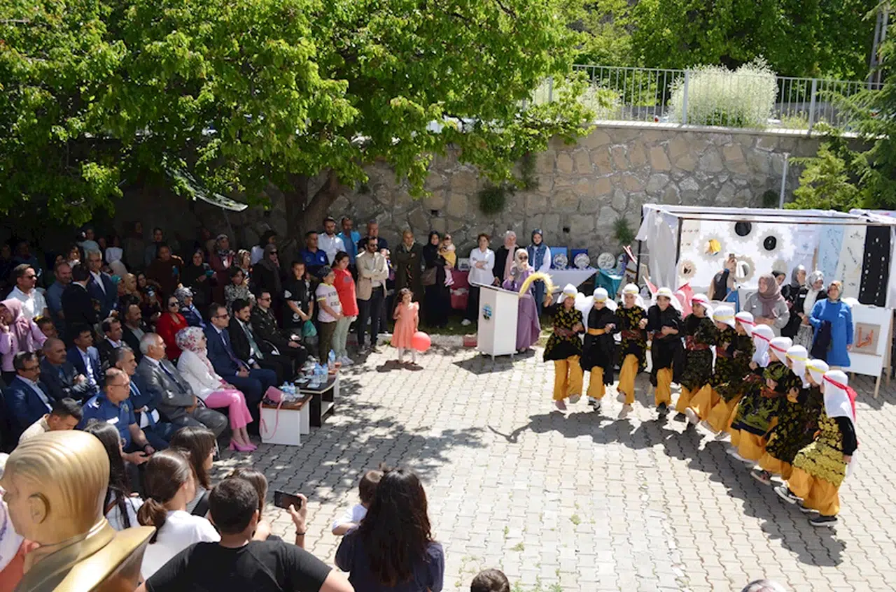 Adilcevaz'da el sanatları sergisi açıldı