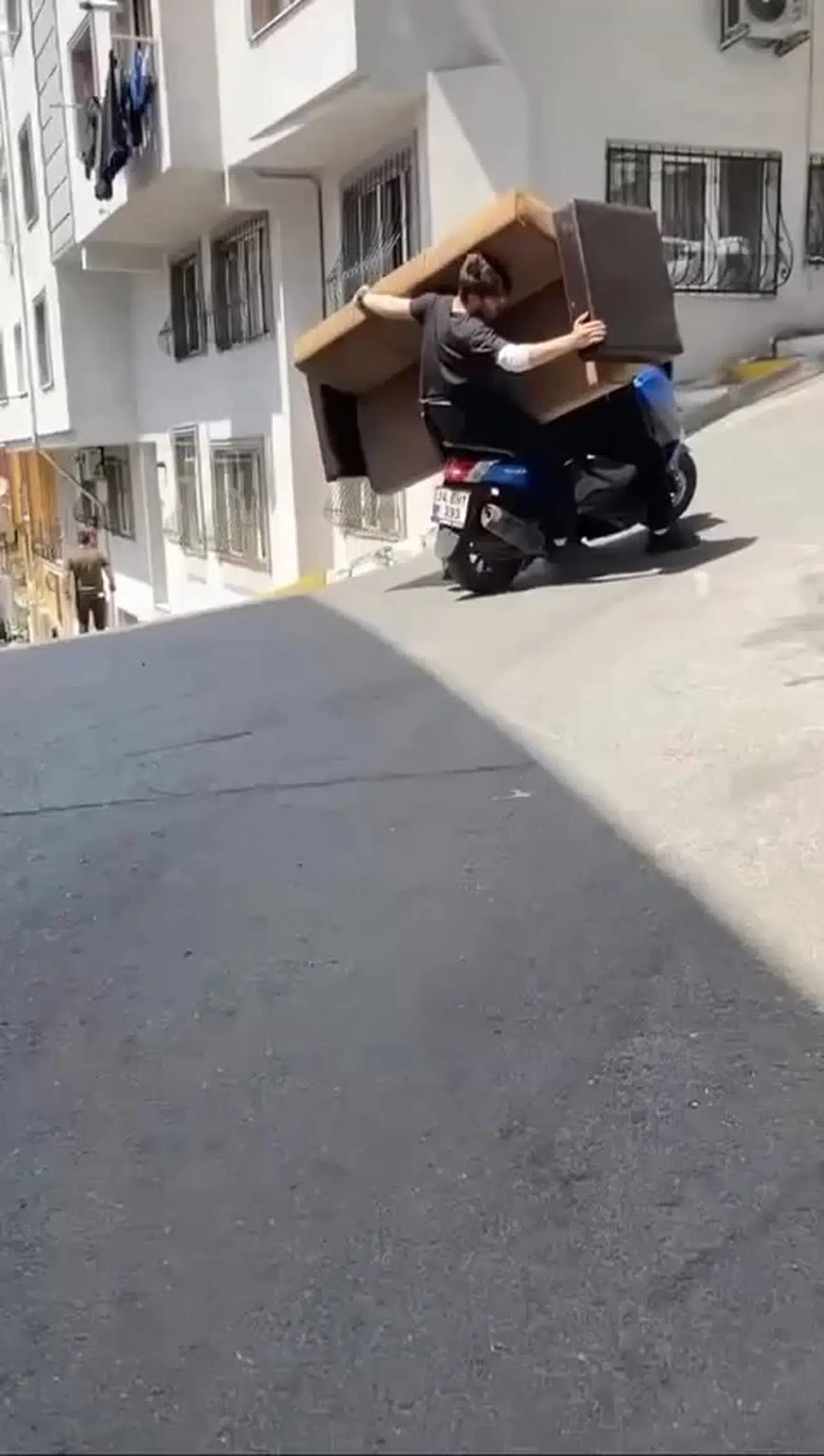 İstanbul- Şişli'de motosiklette tehlikeli taşımacılık