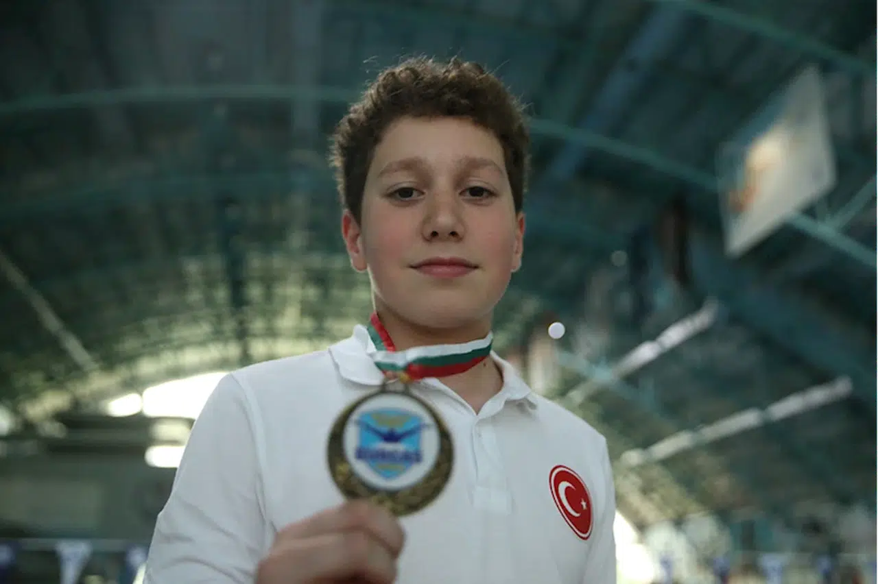 İlk uluslararası altın madalyasını kazanan milli yüzücü Kuzey Set'in hedefi olimpiyatlar