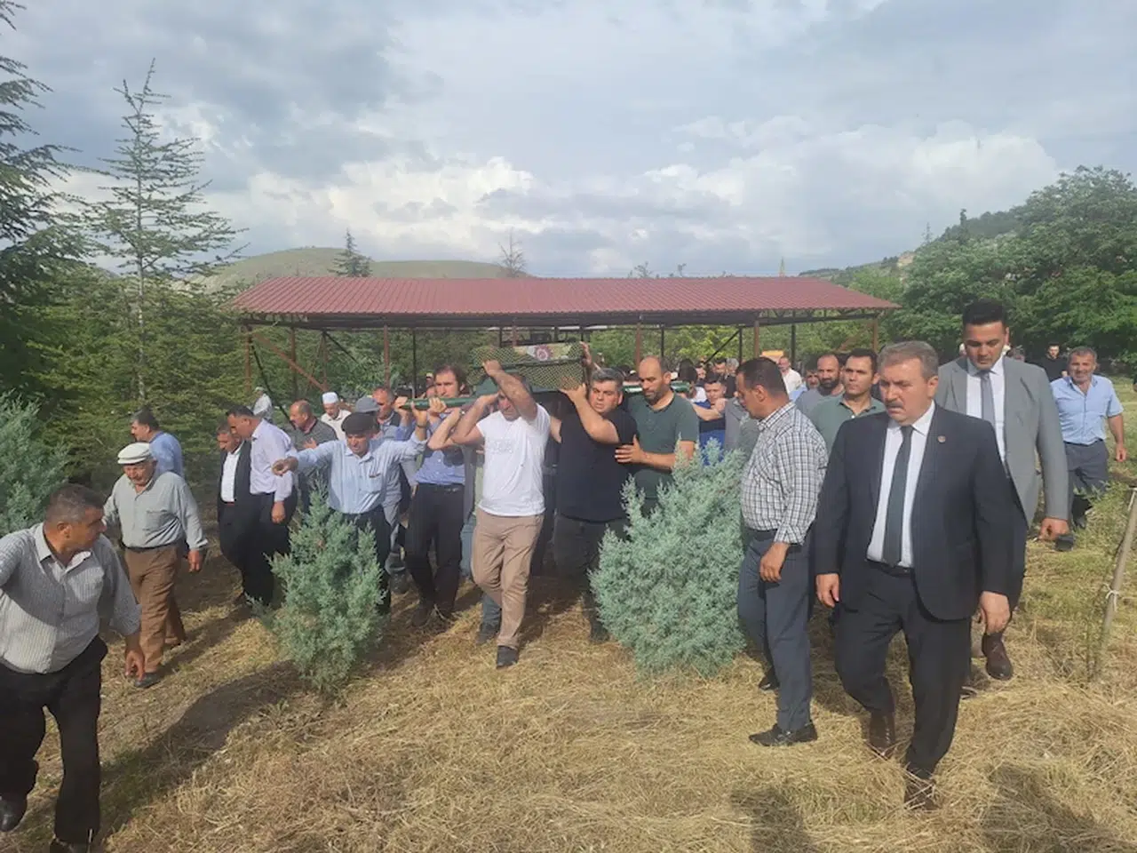 Ayşe'nin ölümüne neden olan 'reklam panosu' inceleniyor (2)