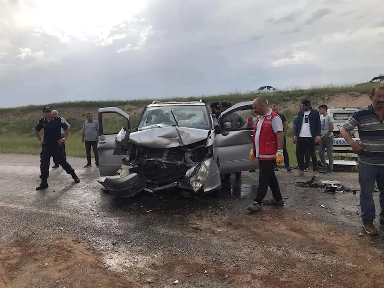 Sivas’ta hafif ticari araçlar çarpıştı: 5 yaralı