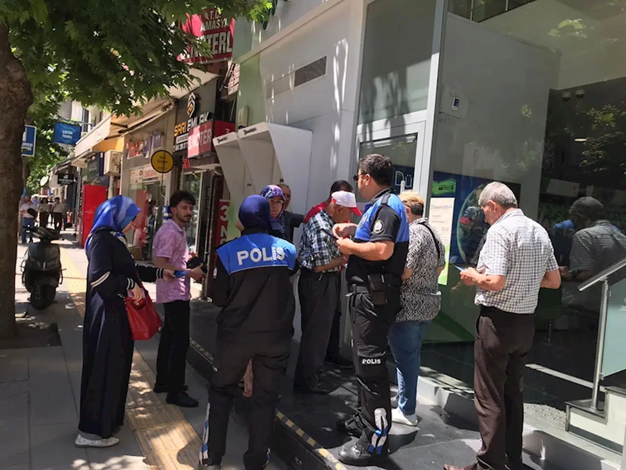 Amasya'da polis Kurban Bayramı öncesi vatandaşları dolandırıcılığa karşı uyardı