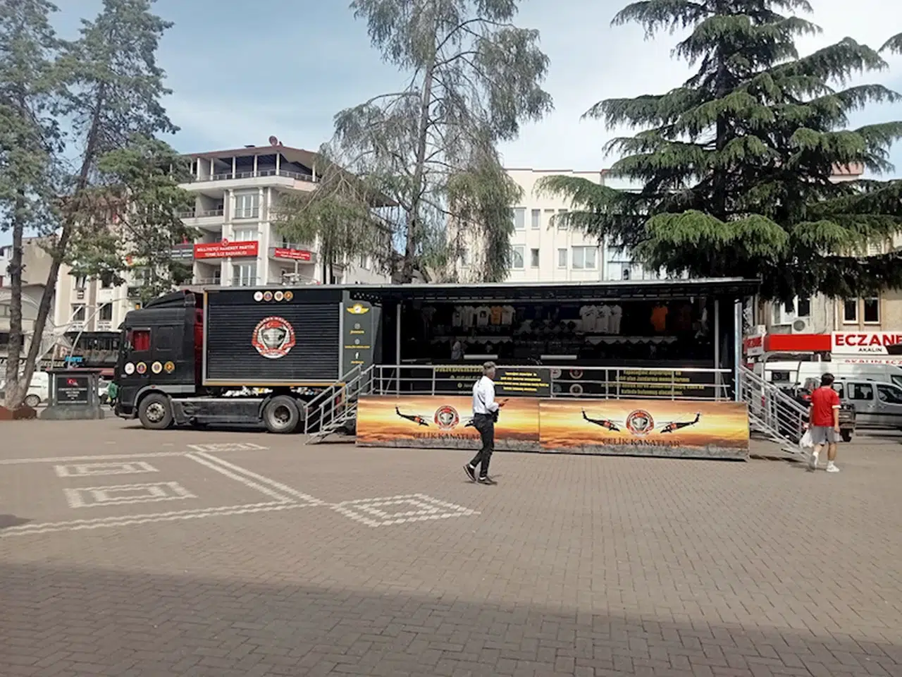 Jandarma tanıtım tırı Terme ilçesinde ziyarete açıldı