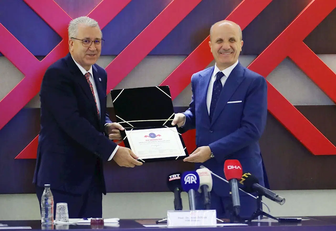 Engelsiz Üniversite ödüllerinde EÜ 14 bayrak 2 nişan kazandı