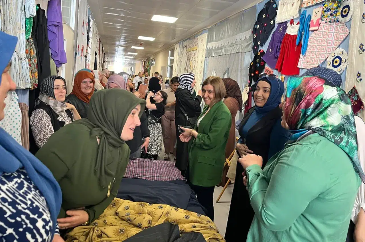 Yusufeli'de Halk Eğitimi Merkezi'nin Yıl Sonu Sergisi Coşkulu Geçti