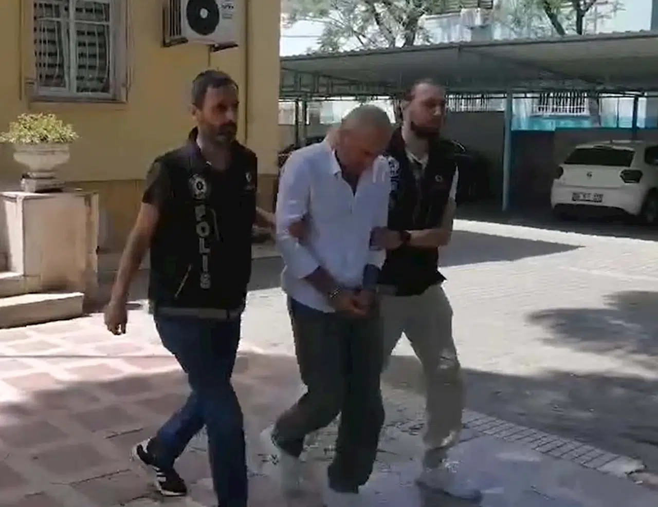 Otomobilde uyuşturucuyla yakalanıp, tutuklandı