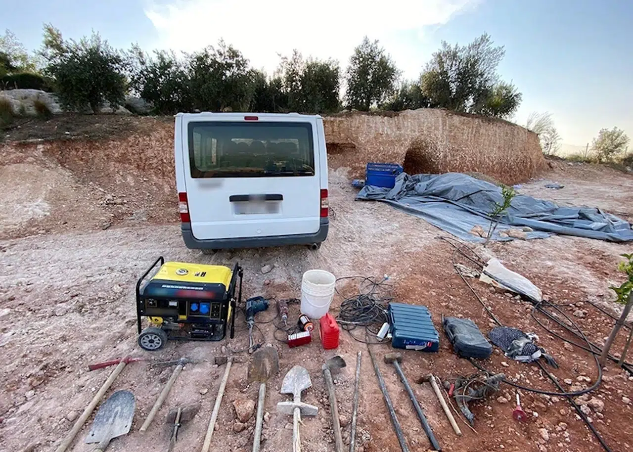 Mersin'de kaçak kazıya suçüstü