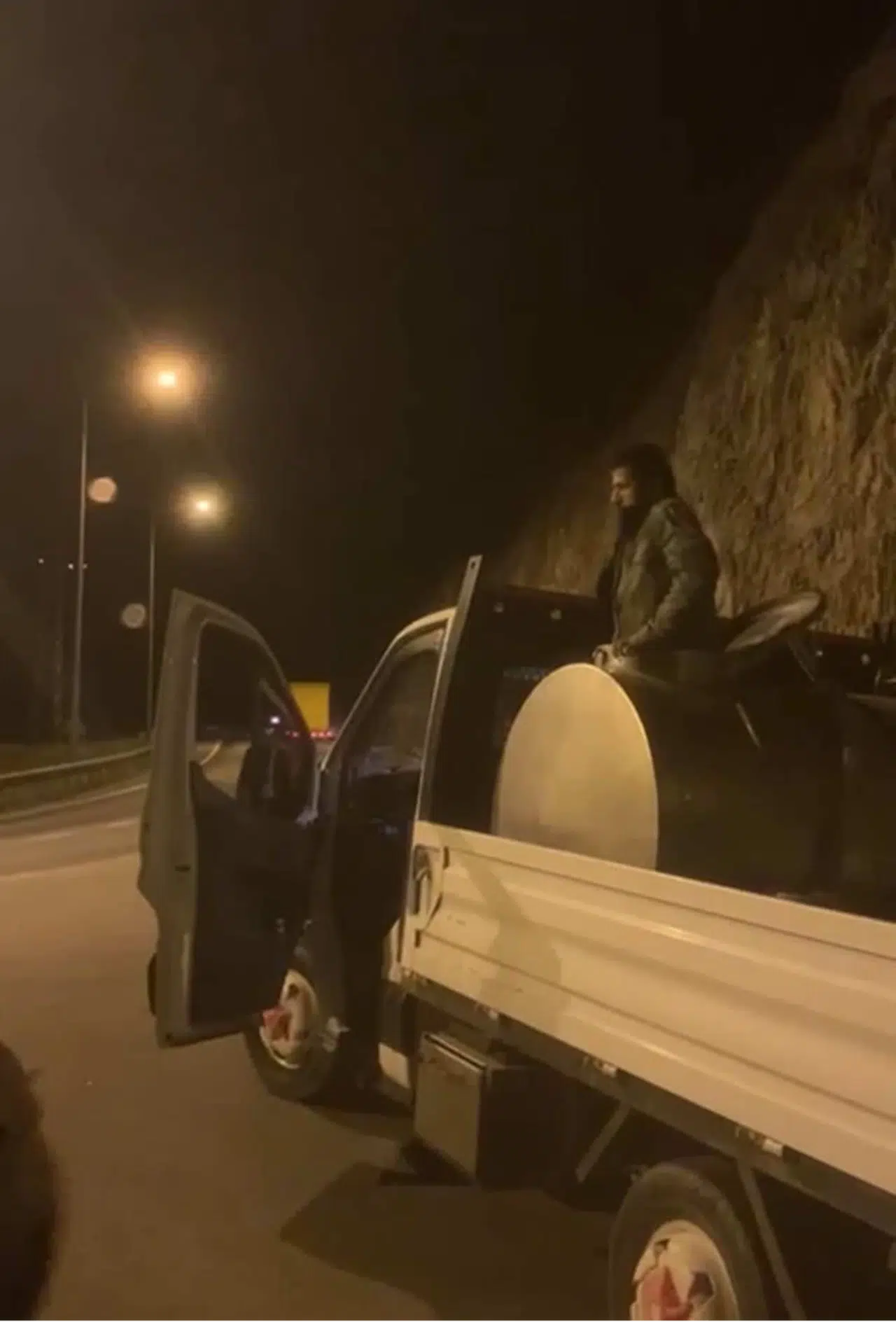 Artvin'de süt tankerinde 5 düzensiz göçmen yakalandı