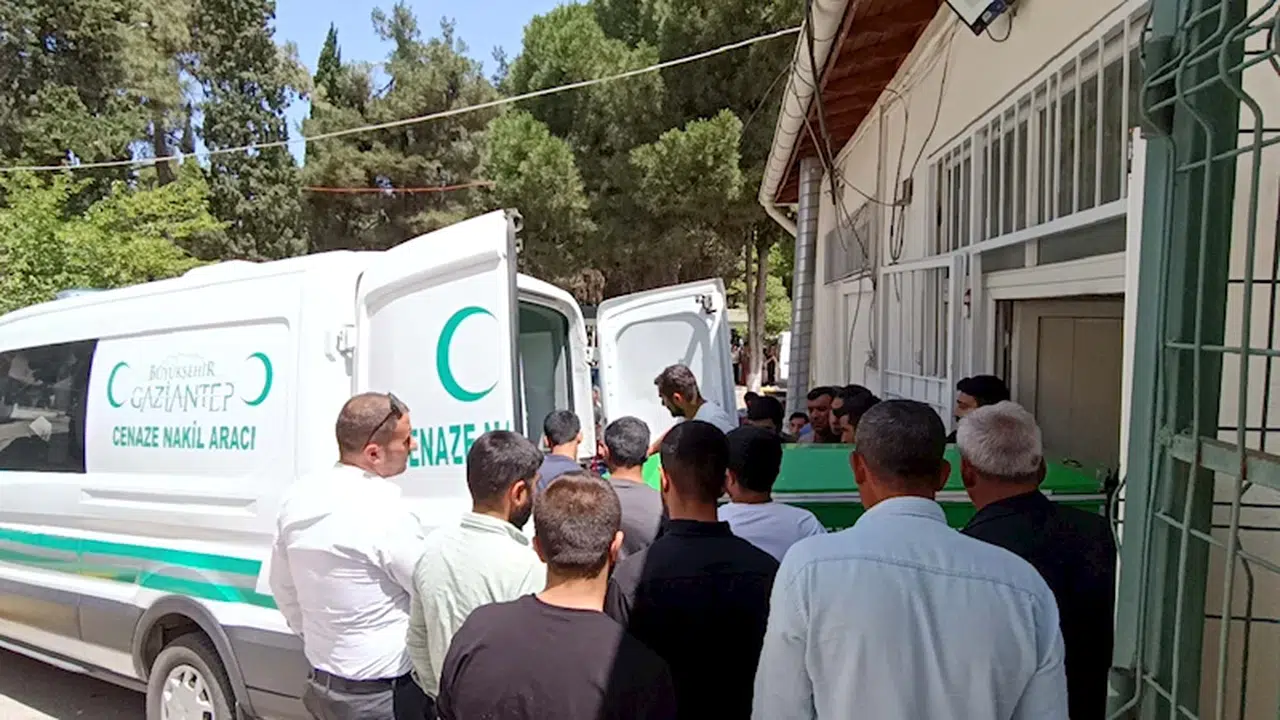 Motosikletin çarptığı belediye işçisi öldü