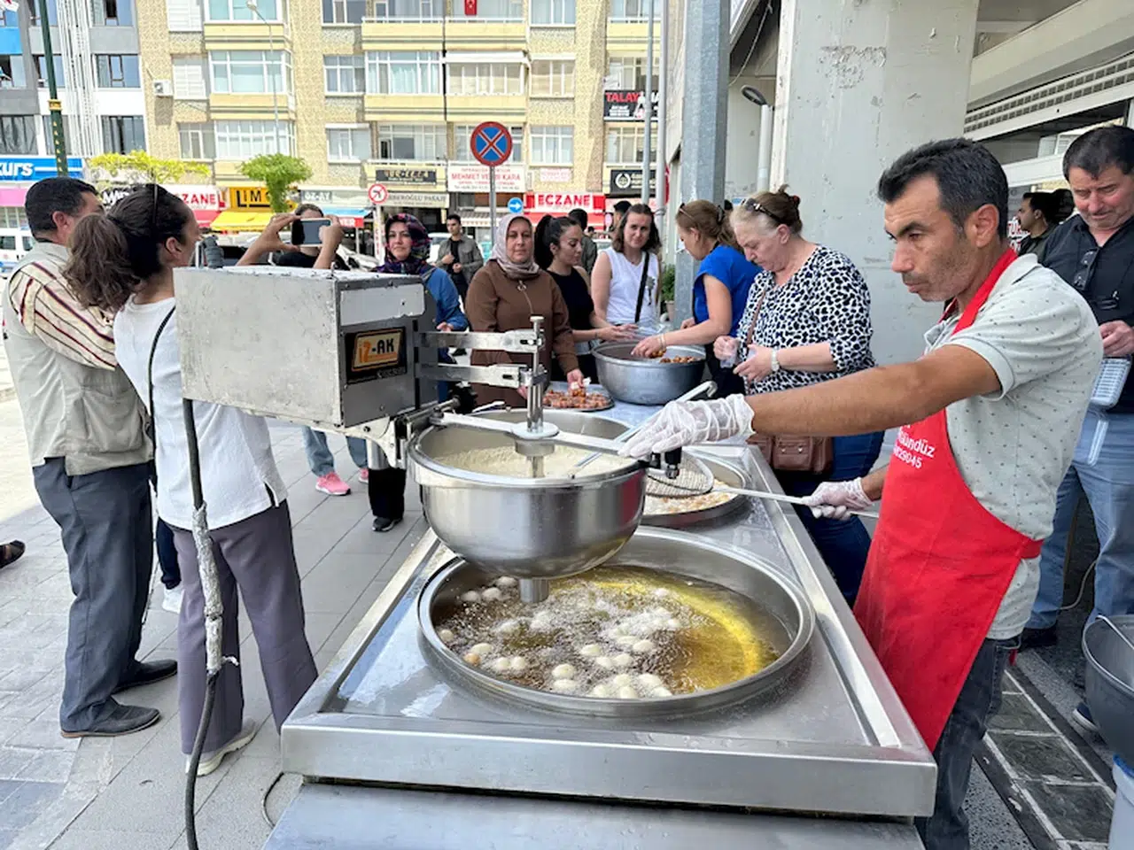 Burdur'da şehit Dönder için lokma dağıtıldı