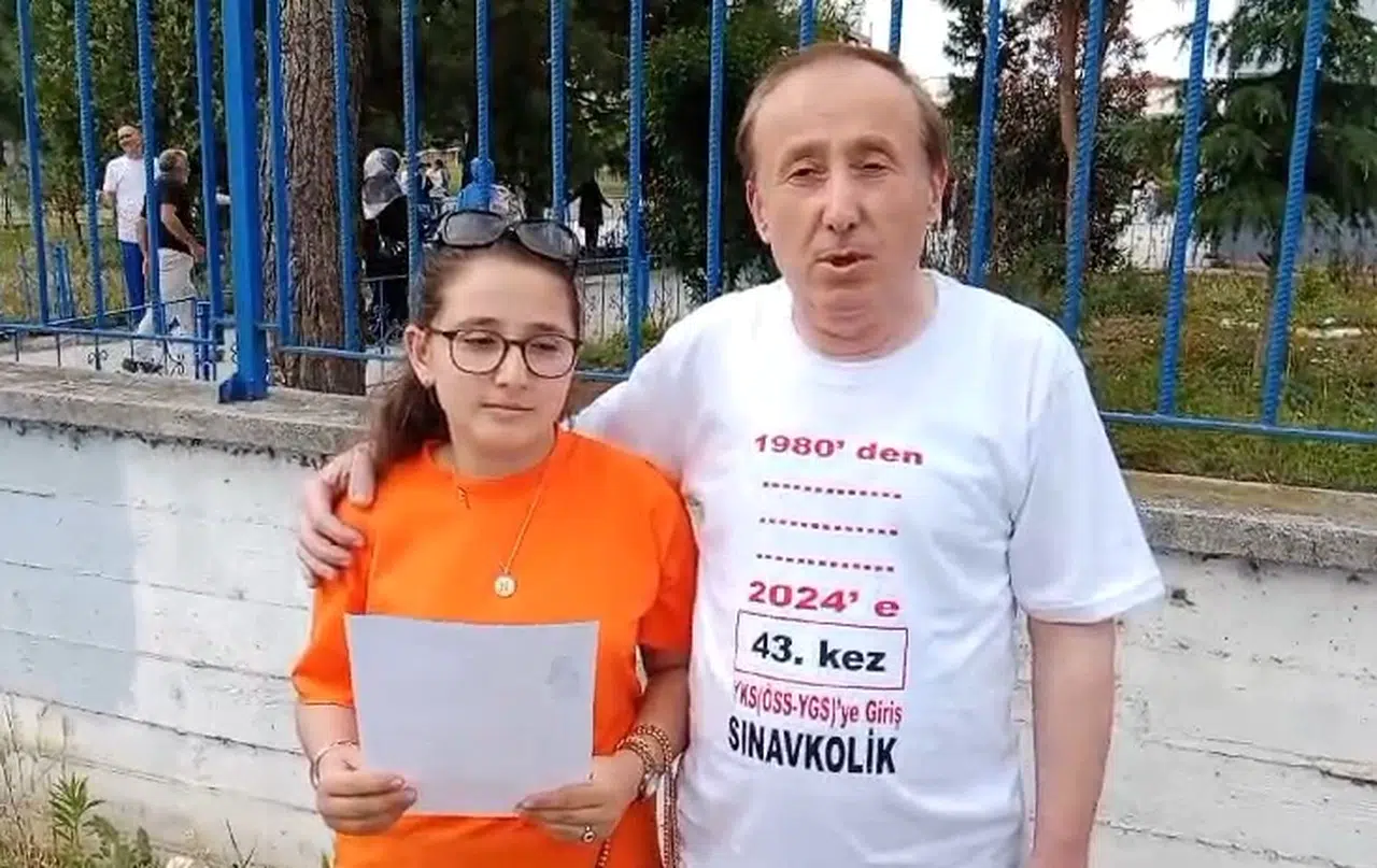 Samsun'da 61 yaşındaki Topçuoğlu, üniversite sınavına 43. kez girdi